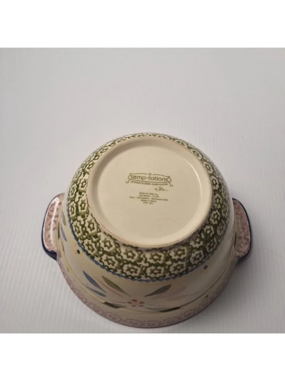 TEMP-TATIONS OLD WORLD 1.5 QUART PRESENTABLE OVENWARE BY TARA METAL STAND/BASKET